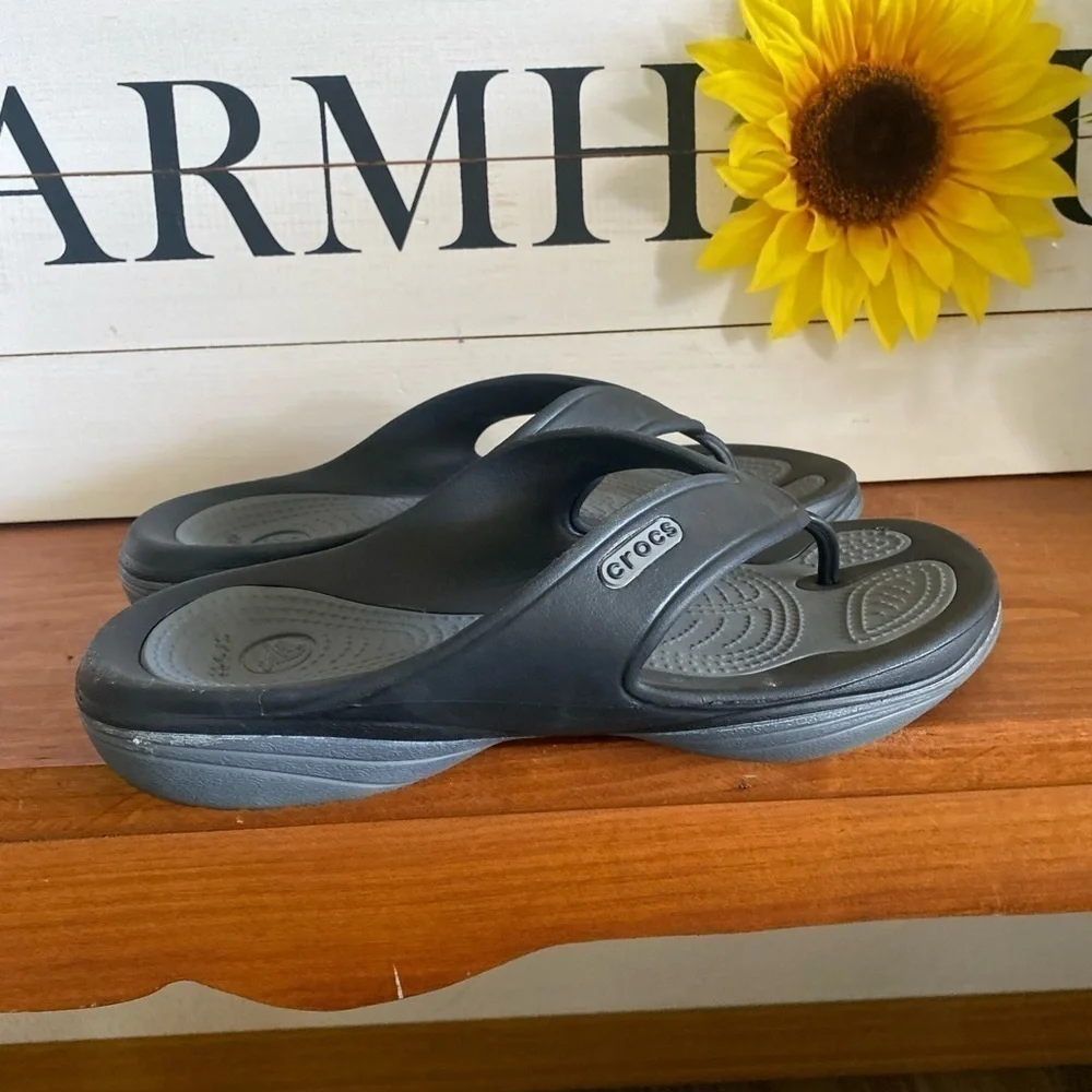 Crocs m8 w10 unisex grey two tone sandals